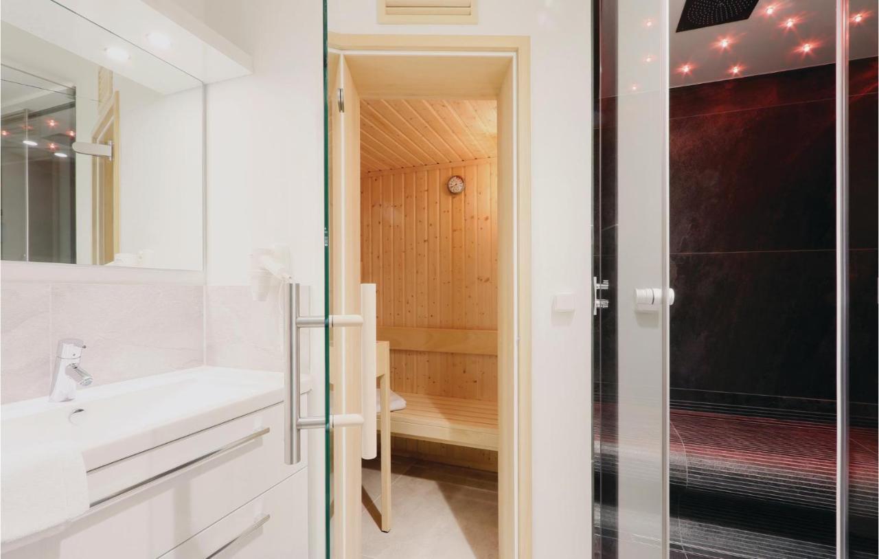 Cozy Apartment In Luebeck Travemuende With Sauna Exteriör bild